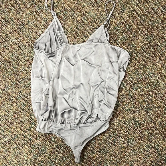 Express Medium grey low cut bodysuit blouse - Picture 4 of 4